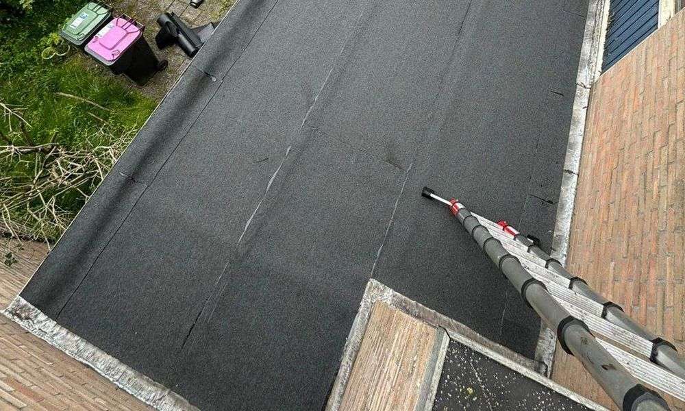 Plat dak geplaatst door dakdekker in Winsum